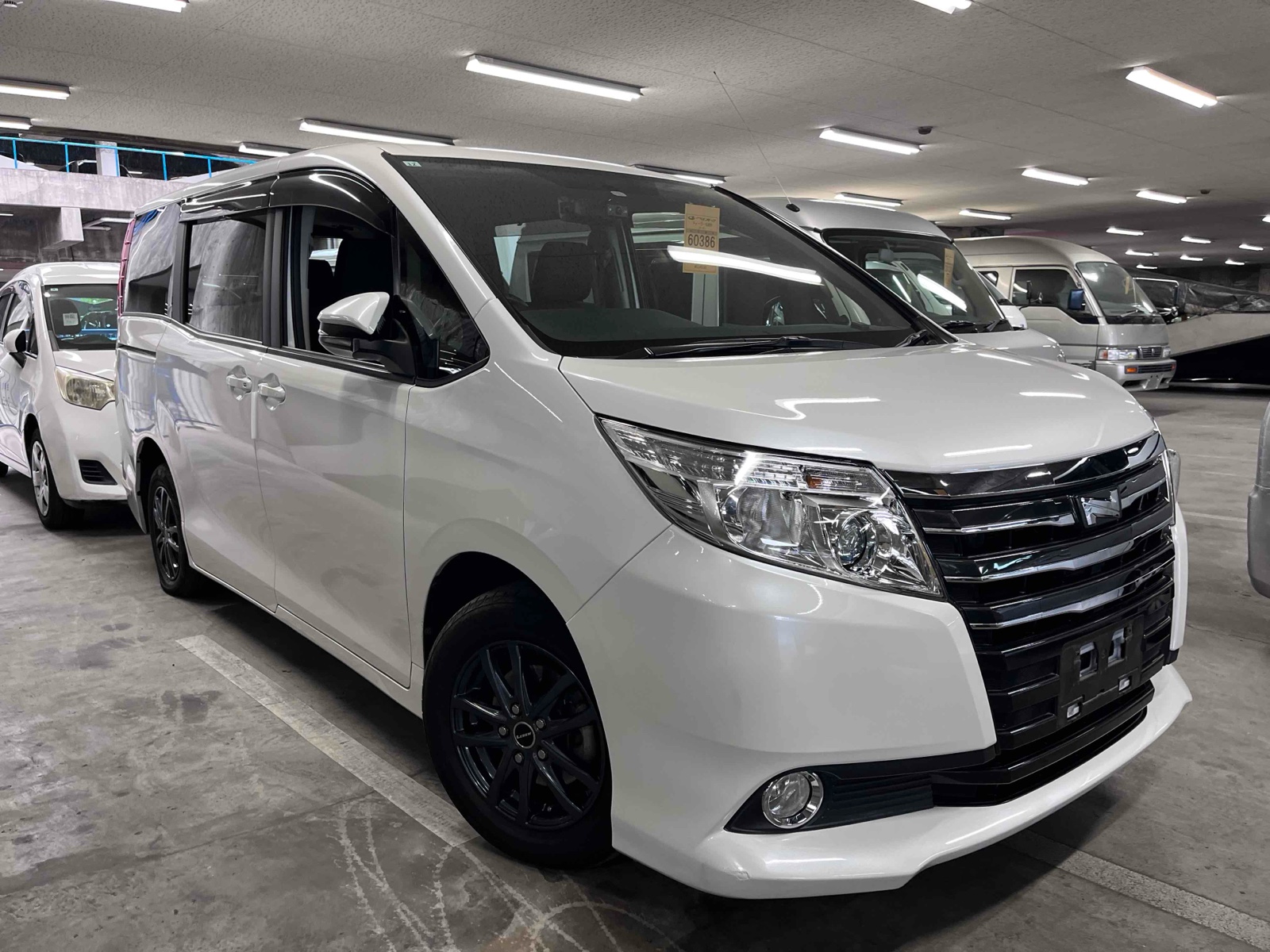 Toyota Noah X (MZRA90W) Specs in South Sudan 2022 | Carbarn